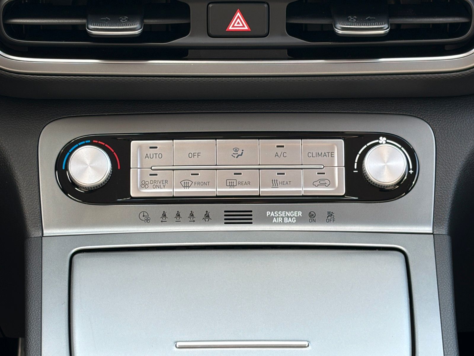 Fahrzeugabbildung Hyundai KONA E Select LKA ACC PDC SHZ LHZ CarPlay Navi