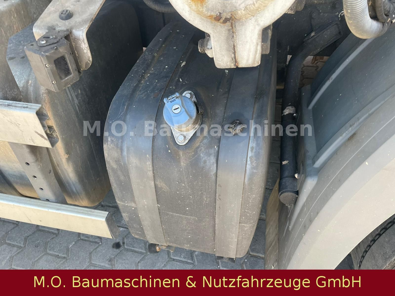 Fahrzeugabbildung Mercedes-Benz Actros 3336/ Euro 5 / AC / Faun Frontlader 535/