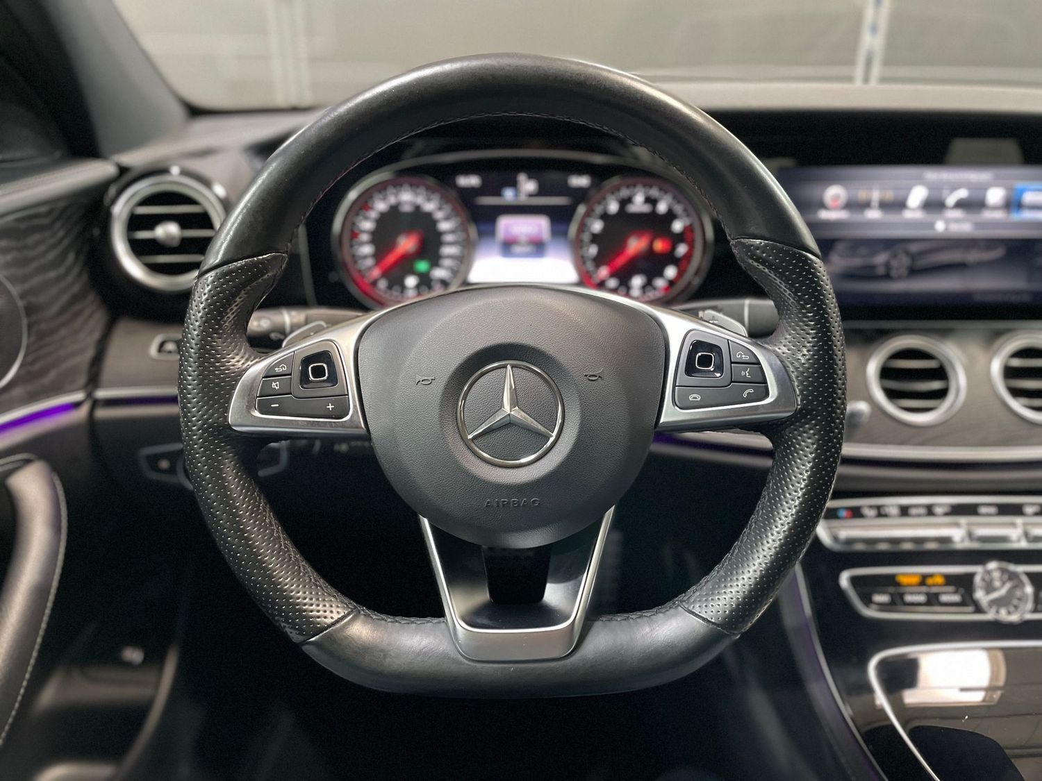 Fahrzeugabbildung Mercedes-Benz E 200 AMG#LED#Kamera#Spur#Alcantara#Ambiente