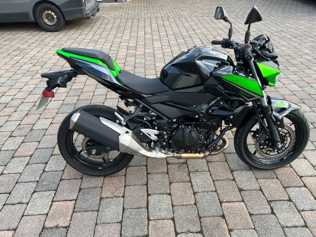 Kawasaki Z 400 mit 850 km !!!