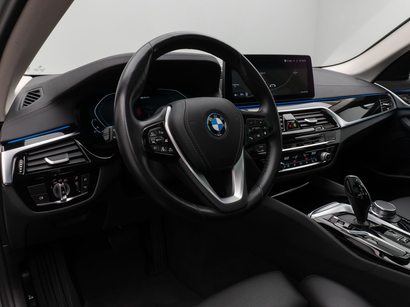 Fahrzeugabbildung BMW 530e Luxury Line Panorama Kamera HUD DAB 4xKlima