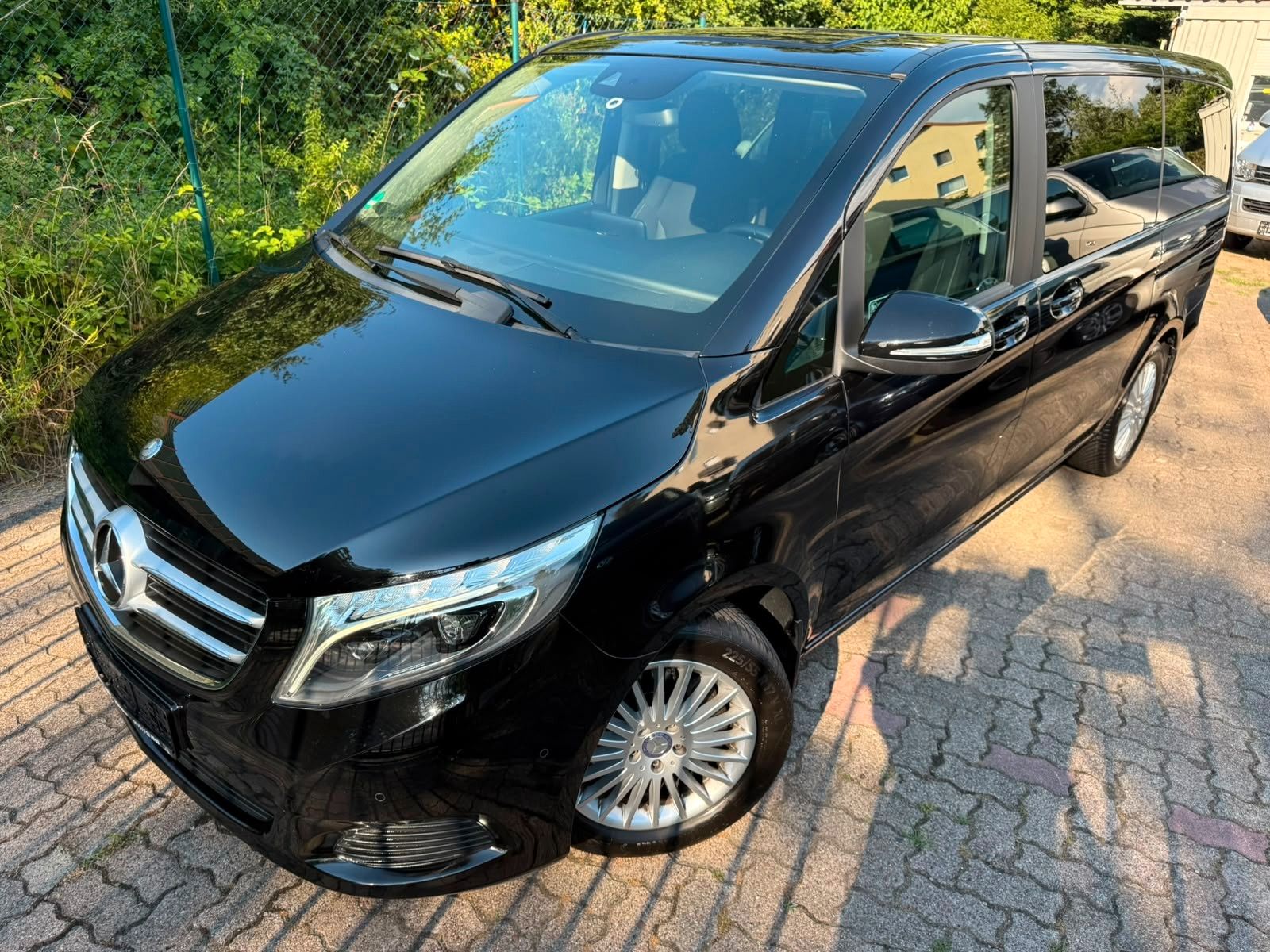 MERCEDES-BENZ V 220CDI/EDITION/LANG/KAMERA/2XTÜR/AHK/Spur./AHK