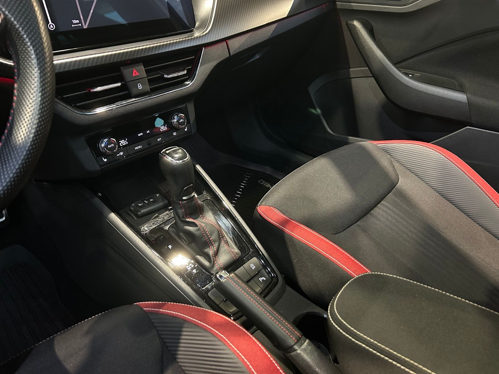 Fahrzeugabbildung SKODA Kamiq Monte Carlo AHK PANO LED NAVI