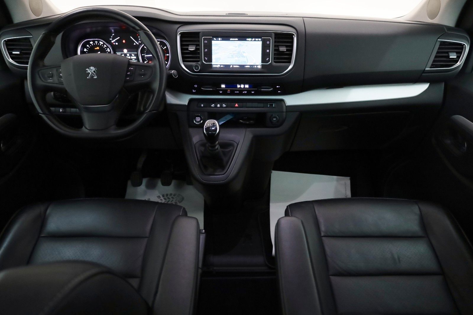 Fahrzeugabbildung Peugeot Traveller Allure L3 8 Sitzer,Leder,Navi,LED,AHK