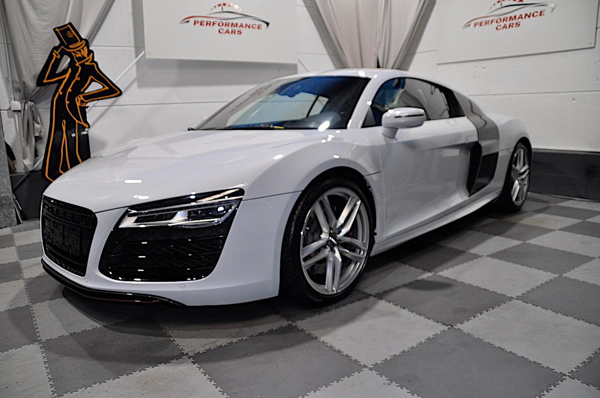 Audi R8 5.2 V10 FSI S tronic quattro-CARBON PAKET-