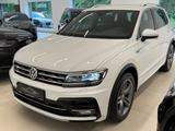 Volkswagen Tiguan Highline 2X R-LINE 4Motion 1HAND - Volkswagen Tiguan Highline mit Benzin-Antrieb