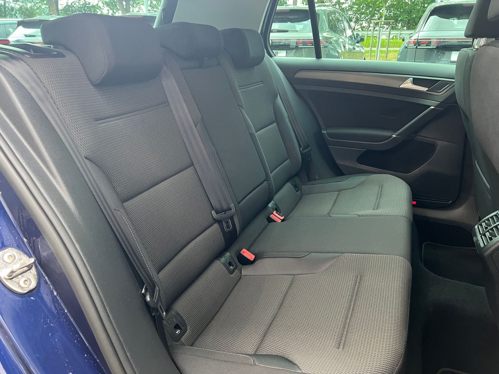 Fahrzeugabbildung Volkswagen Golf VII Comfortline 1.5 TSI ACT *Standhzg.,LED,