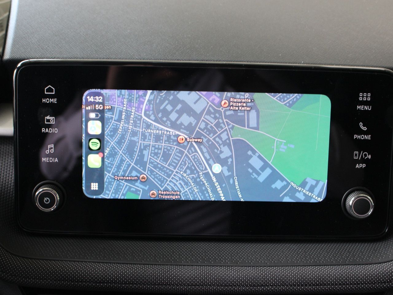 Fahrzeugabbildung SKODA Fabia 1.0 TSI Selection RFK/APP/SHZ/LANE