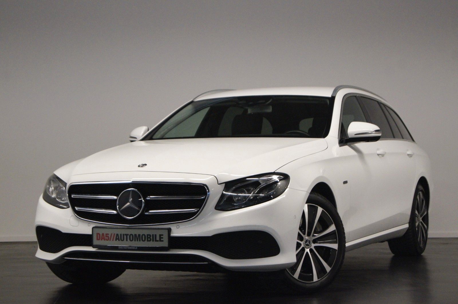 Mercedes-Benz E 300T de Avantgarde LED|BUR|HUD|STHZG|360|ACC