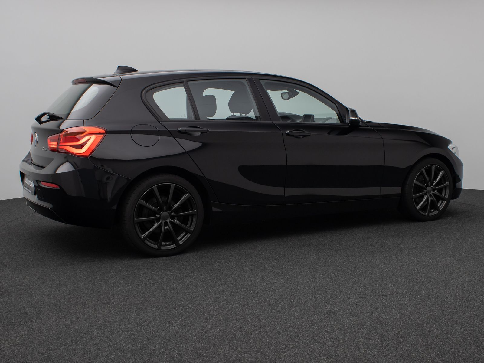Fahrzeugabbildung BMW 118i  Sitzheizung PDChint Geschwindigkeitsreg