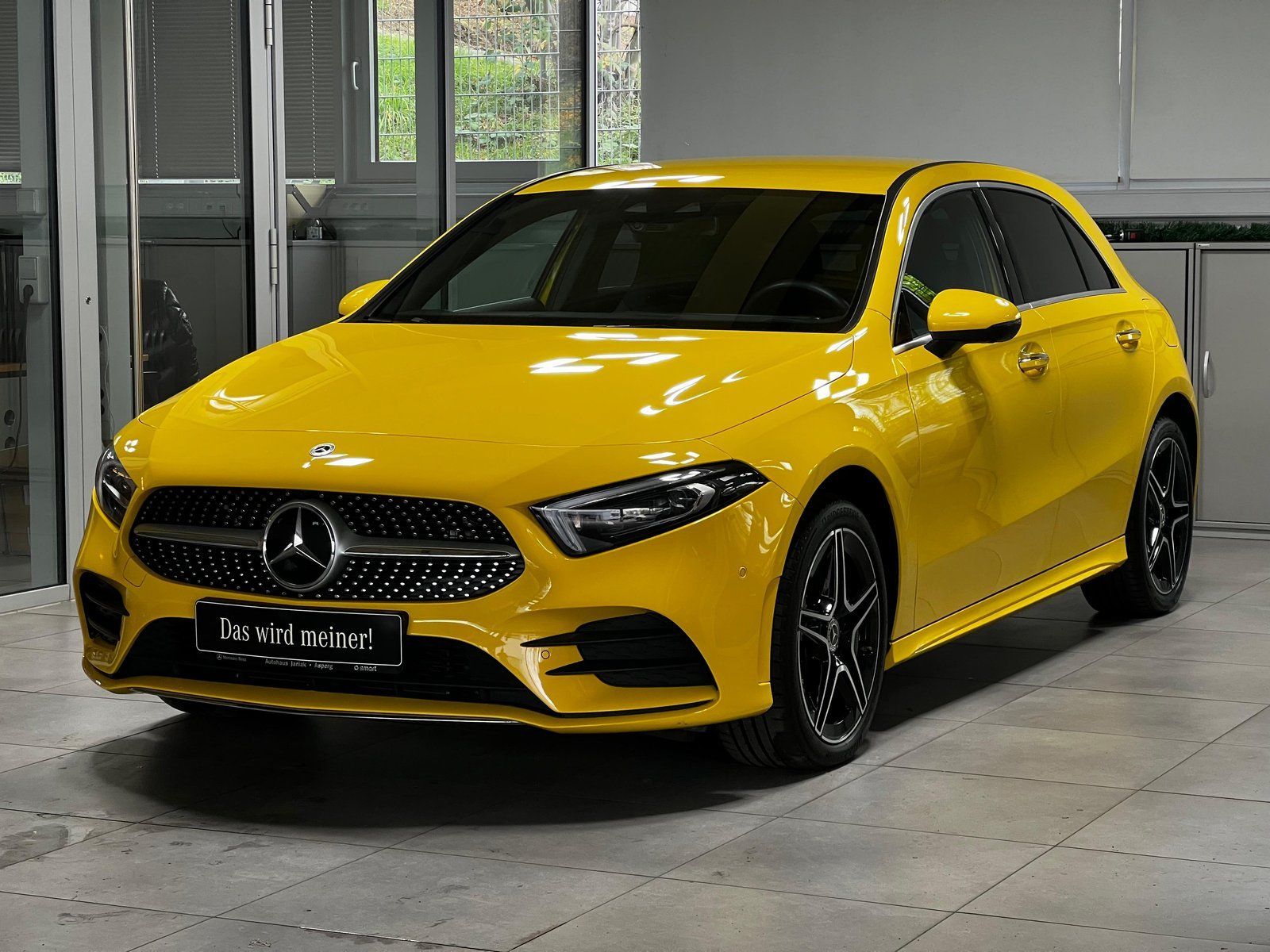 MERCEDES-BENZ A 250e AMG Line DISTRONIC LED+PDC&amp;360°+HEAD-UP++