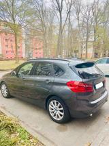 BMW 220d AUT Sport Line Leder Kamera Navi+Unfallfrei - BMW 220 Active Tourer von privat