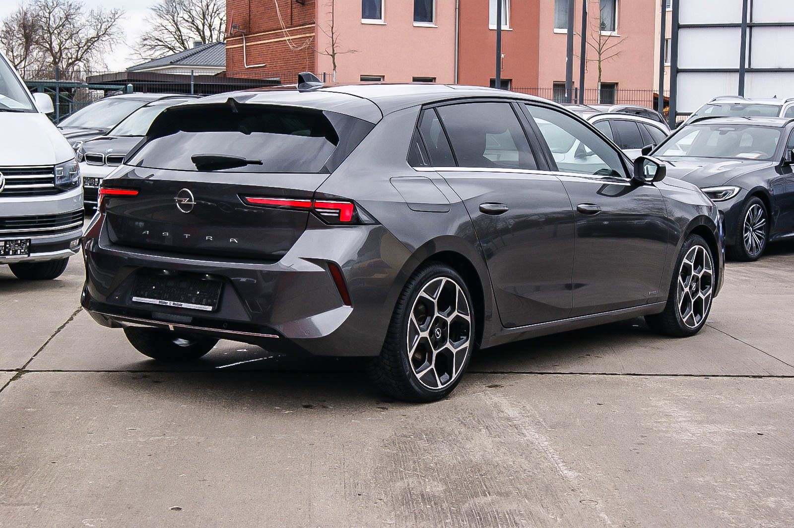 Fahrzeugabbildung Opel Astra L 1.5 Diesel ULTIMATE Aut HEADUP ANHZV LED
