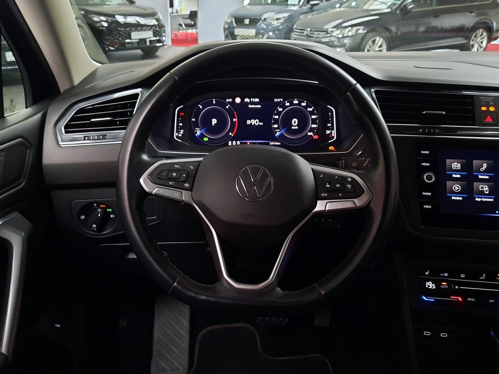 Fahrzeugabbildung Volkswagen Tiguan Allspace Life TDI DSG *AHK*Navi*LED*PDC*