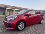 Kia Rio Attract - Kia Rio: Attract