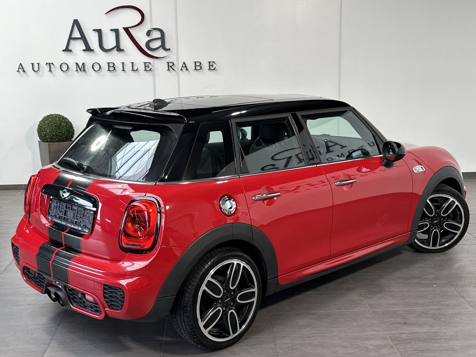 Fahrzeugabbildung MINI Cooper S Aut. JCW NAV+LED+PANO+LEDER+18ZOLL+2HD