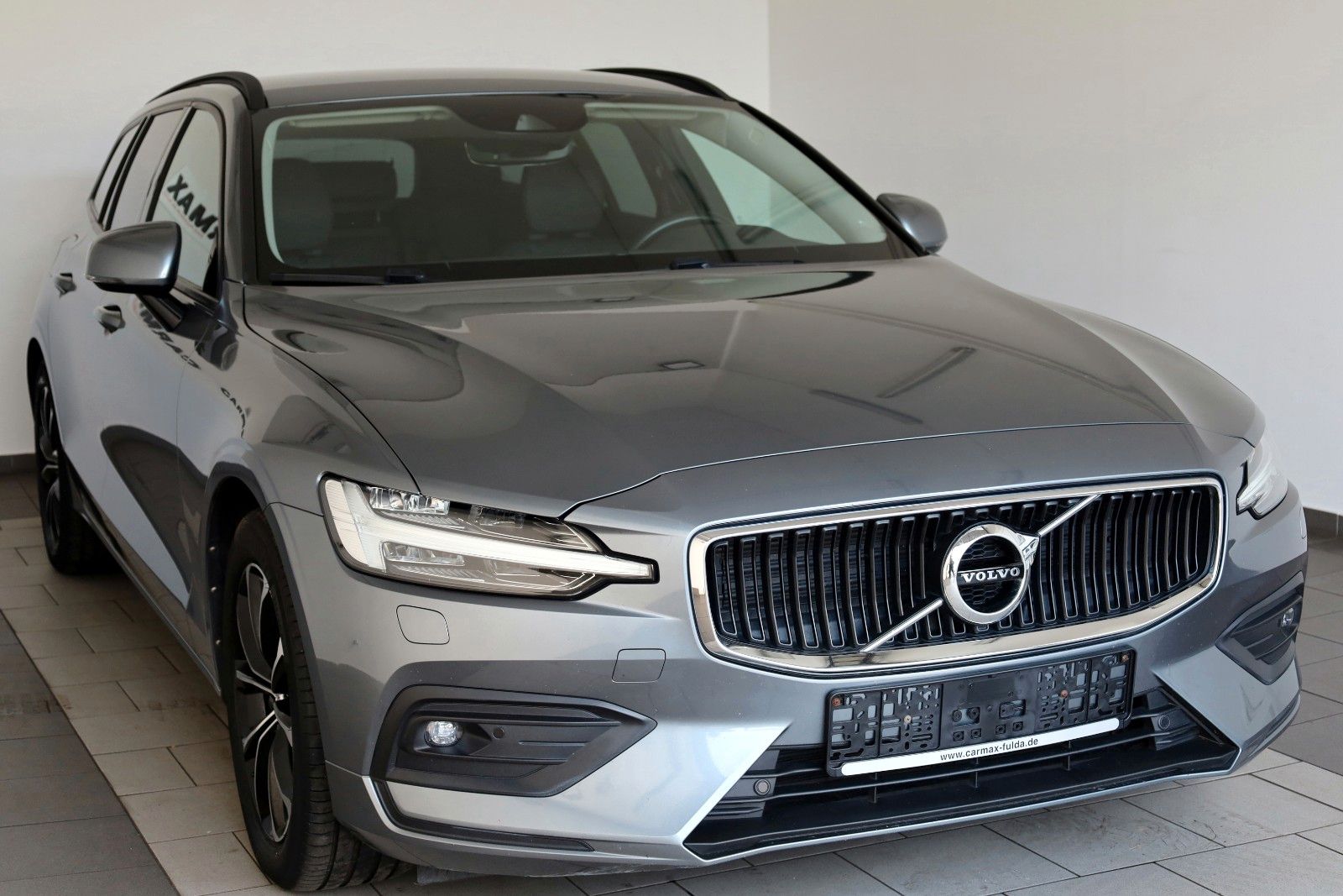 Fahrzeugabbildung Volvo V60 Momentum Leder,Navi,LED,ACC,Kamera,SH,SR+WR