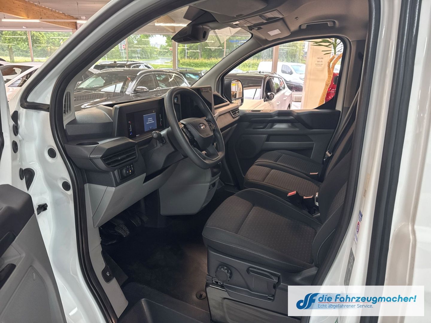 Fahrzeugabbildung Ford Transit Custom Kasten 320 L2 Trend FWD Navi LED