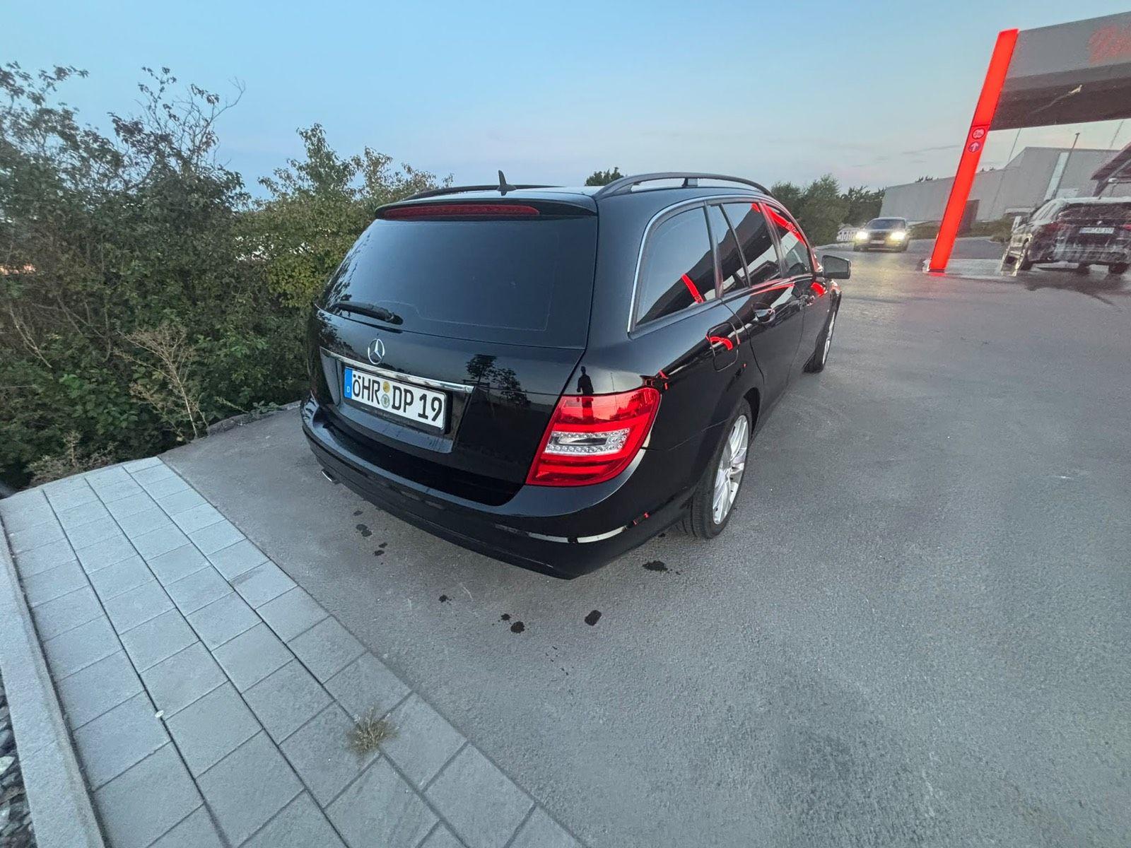Mercedes-Benz C220 2011 — салон