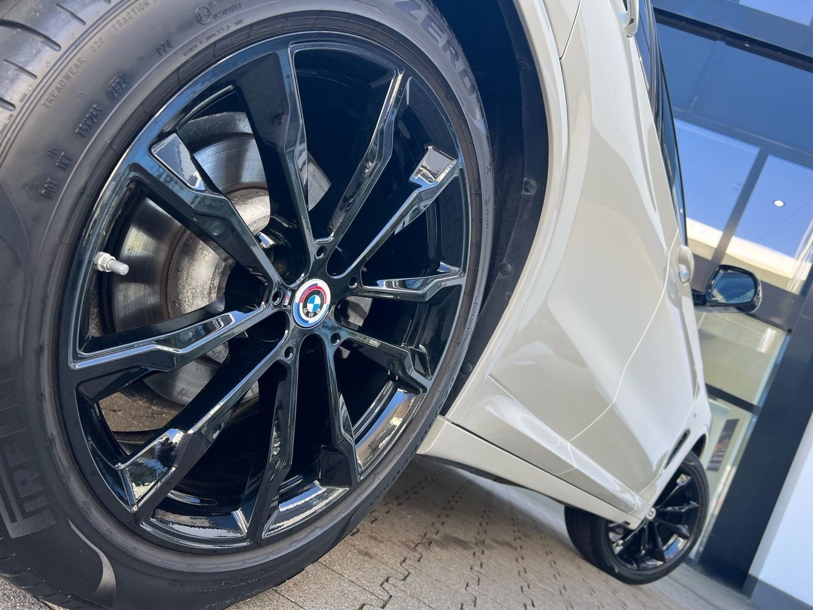 BMW X3 xDrive20i M Sport LED PA RFK Pano AHK Standh foto 4