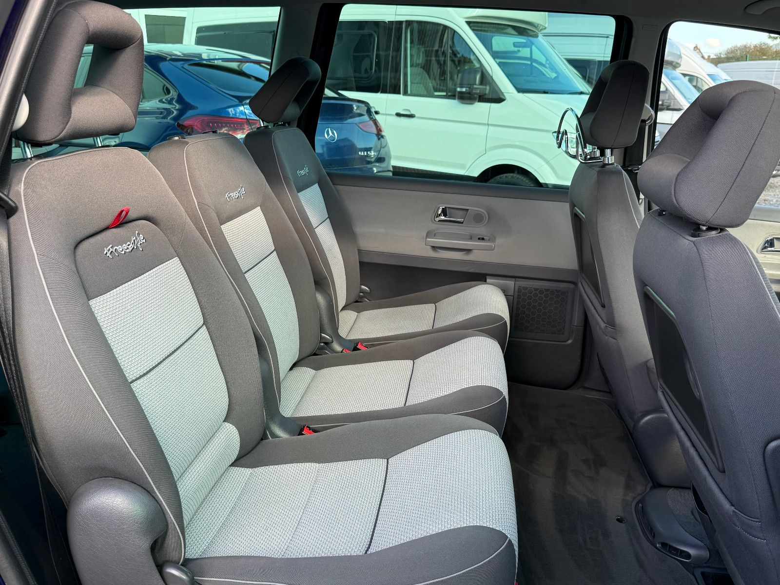 Fahrzeugabbildung Volkswagen Sharan Freestyle TSI DSG GRA Navi Xenon PDC SHZ
