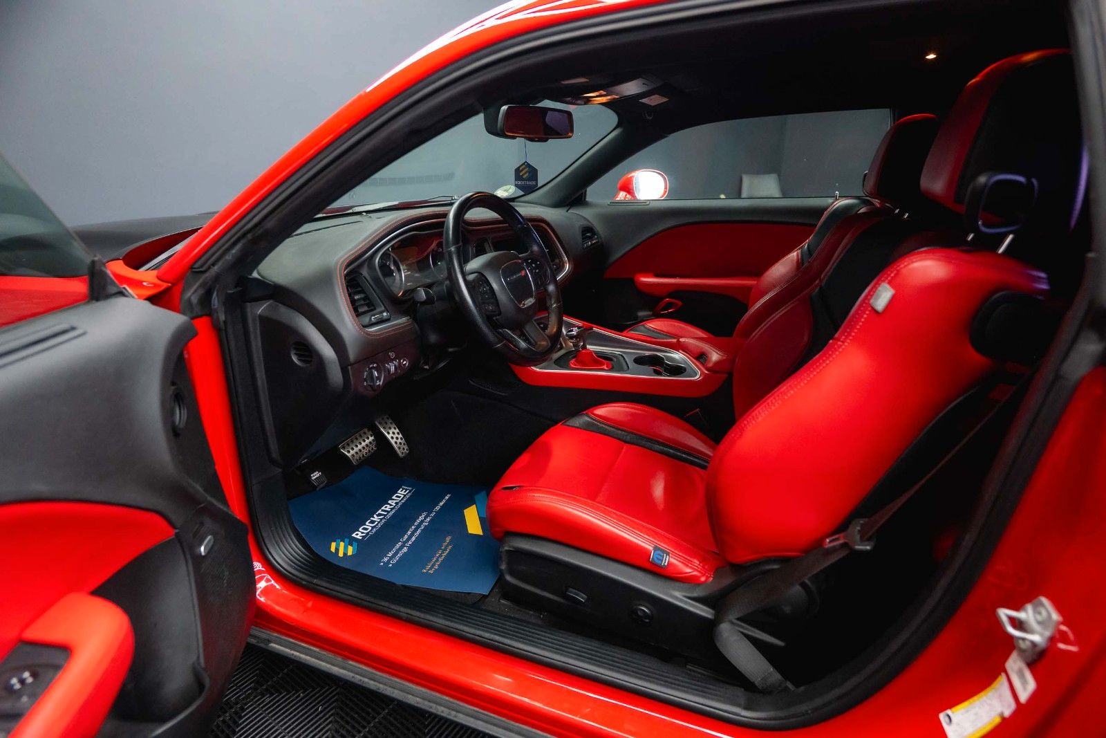 Fahrzeugabbildung Dodge Challenger 6.4 V8 SRT 392 R/T SCATPACK RED DEVIL