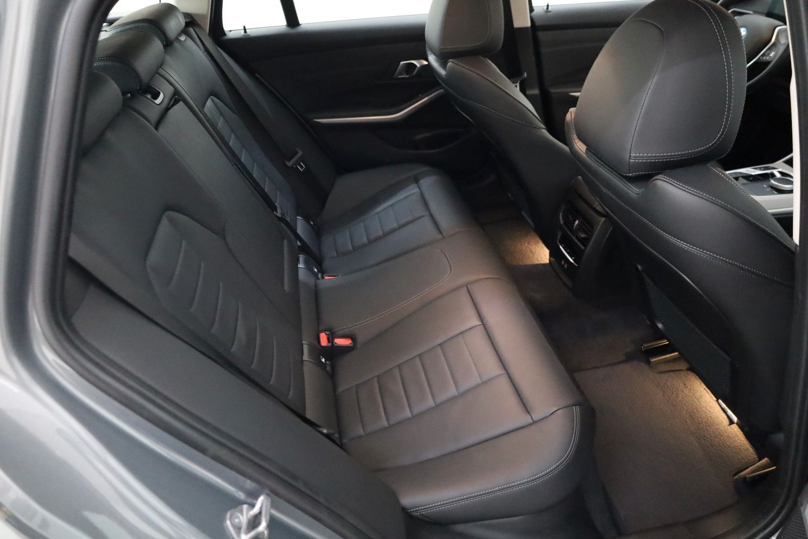 Fahrzeugabbildung BMW 330 e Touring,Leder,Navi,LED,Kamera,HUD, Curved