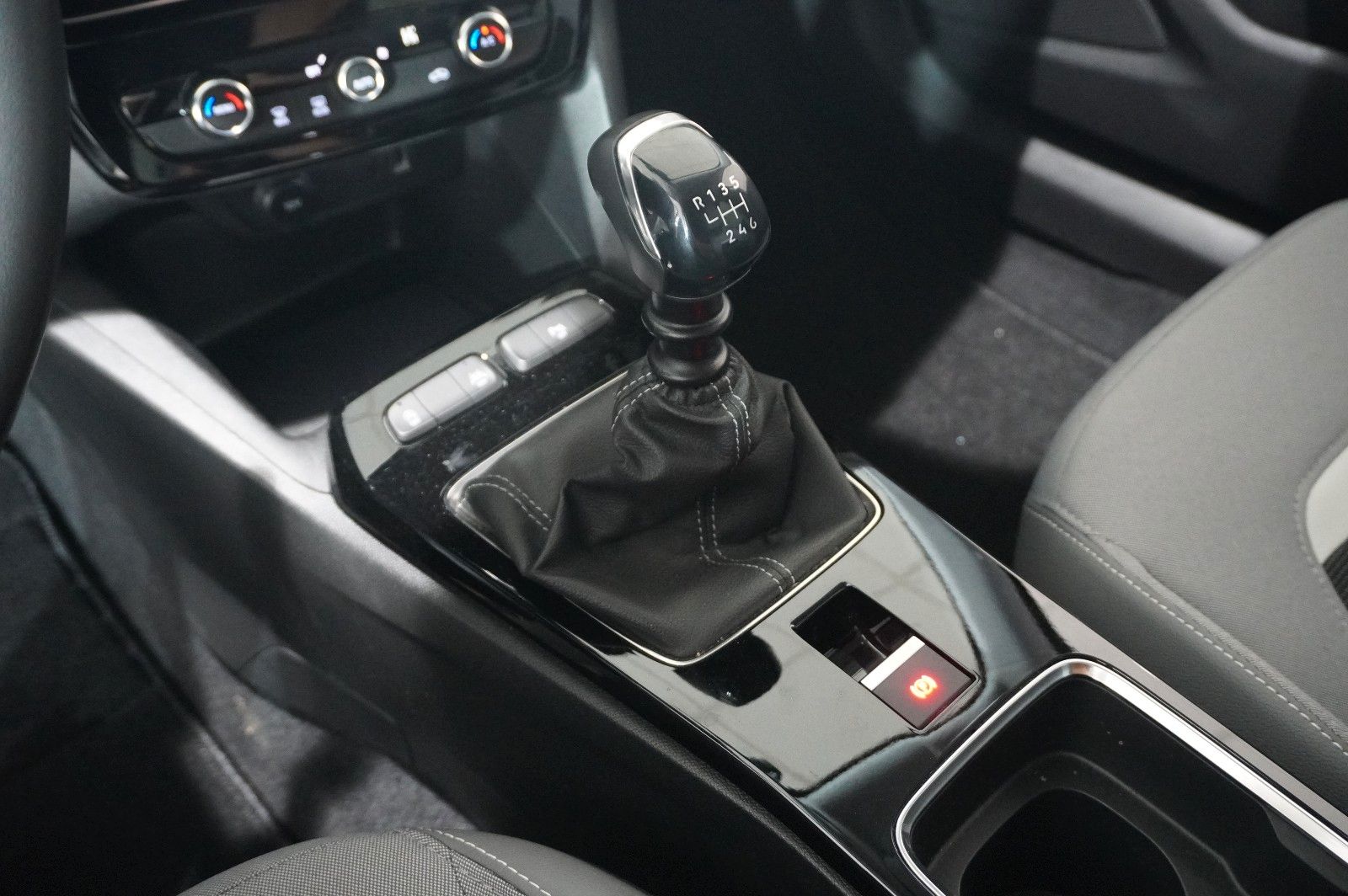 Fahrzeugabbildung Opel Mokka 1.2T ELEGANCE NAVI/LED/KAMERA/SPORT/DAB+