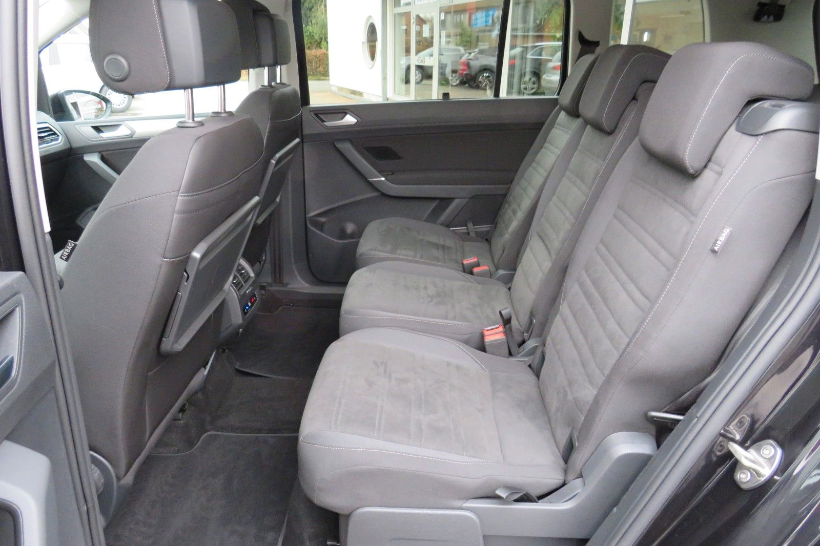 Fahrzeugabbildung Volkswagen Touran Comfort DSG AHK 7-SITZE KAMERA LED 1.H