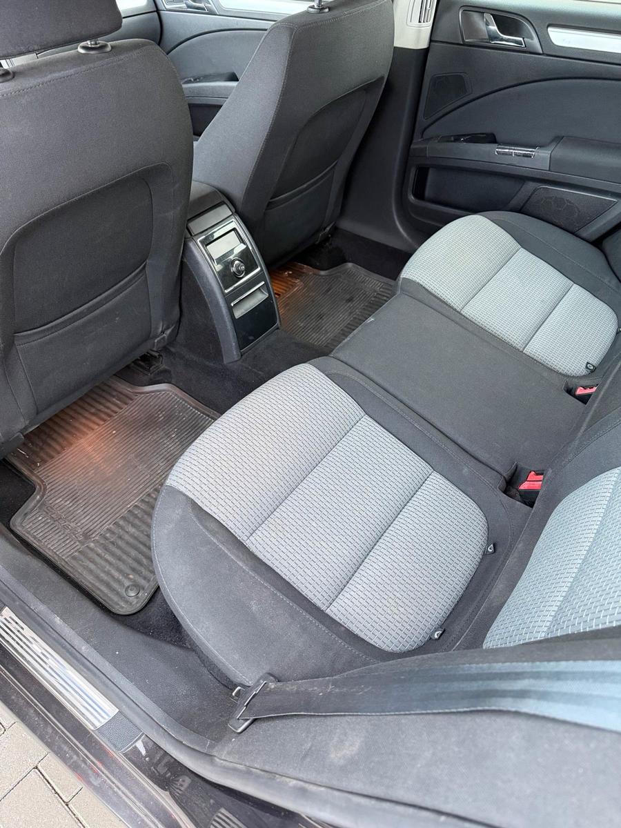 Skoda Superb 2010 — interior