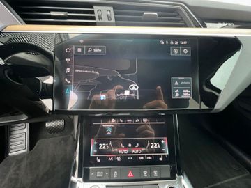 Audi Q8 e-tron - 12