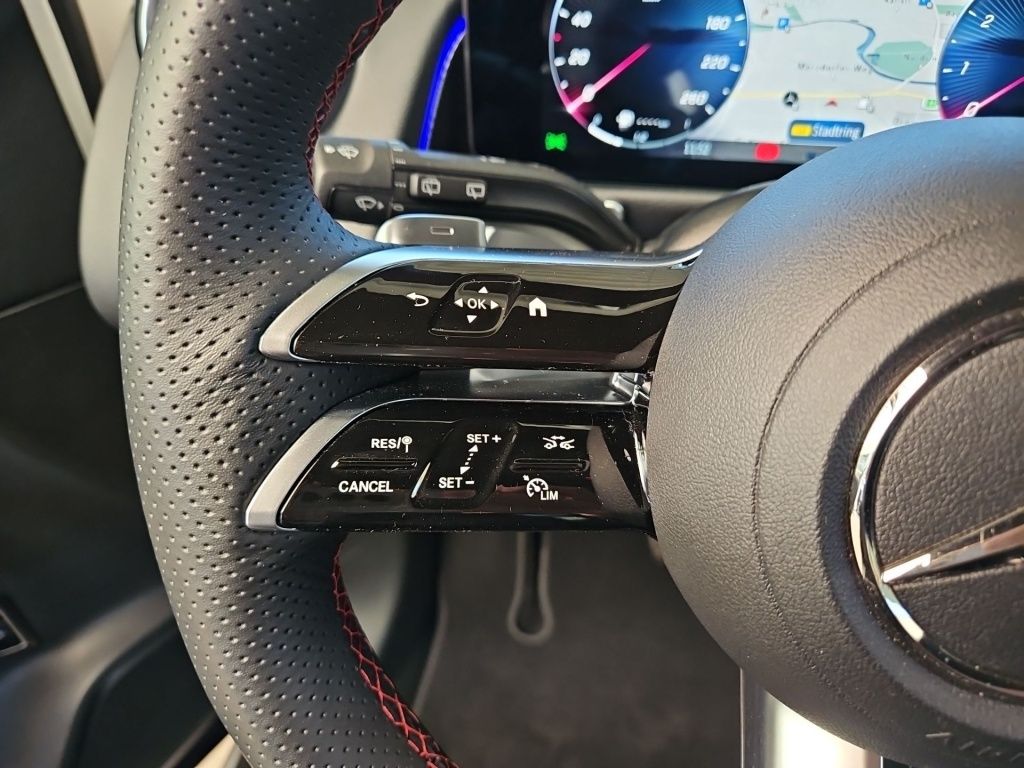 Fahrzeugabbildung Mercedes-Benz GLB 180 AMG Night AHK Distronic+ LED SHZ KeyLess