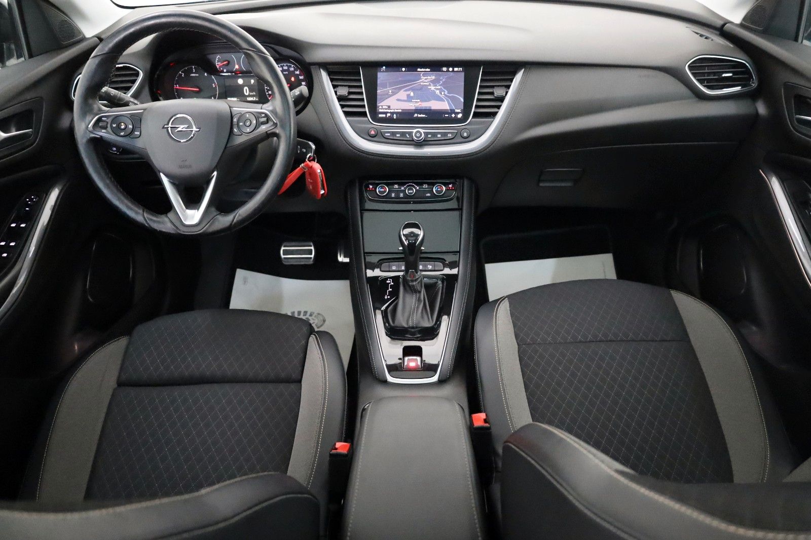 Fahrzeugabbildung Opel Grandland(X) TLeder,Navi,LED,Panorama,Kamera,AHK