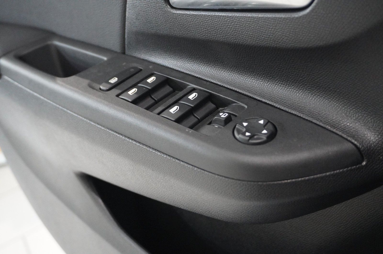 Fahrzeugabbildung Opel Corsa F 1.2 ELEGANCE NAVI/LED/SPORT/SH//VIRT/DAB