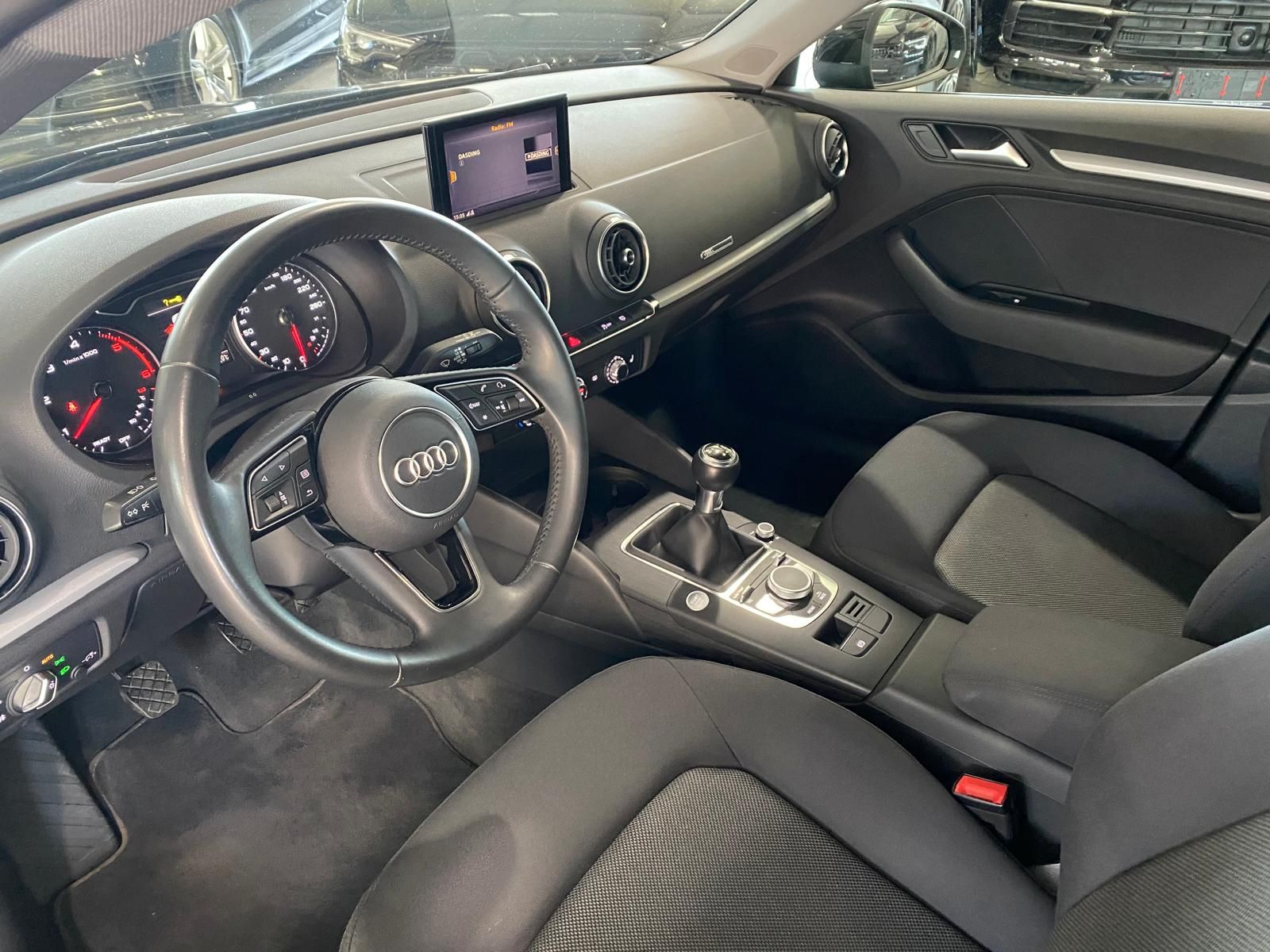 Fahrzeugabbildung Audi A3 30 TDI Sportback/Navi/LED/SH/