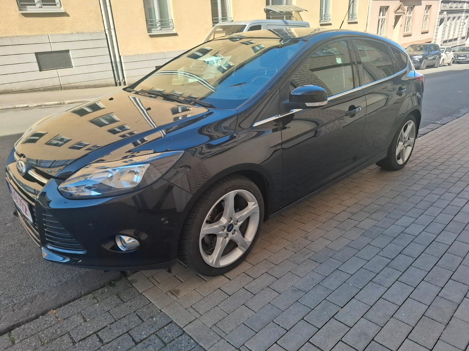 Ford Focus Lim. Titanium  1.6 TÜV NEU SCHECKHEFT