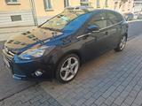 Ford Focus Lim. Titanium  1.6 TÜV NEU SCHECKHEFT - Ford Focus aus 2011: Limousine
