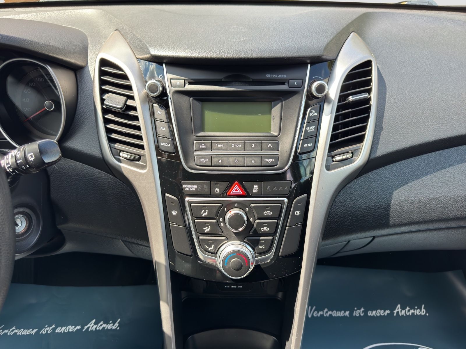 Fahrzeugabbildung Hyundai i30 Classic /Klimaanlage/Sitzhz./LED/TÜV Neu