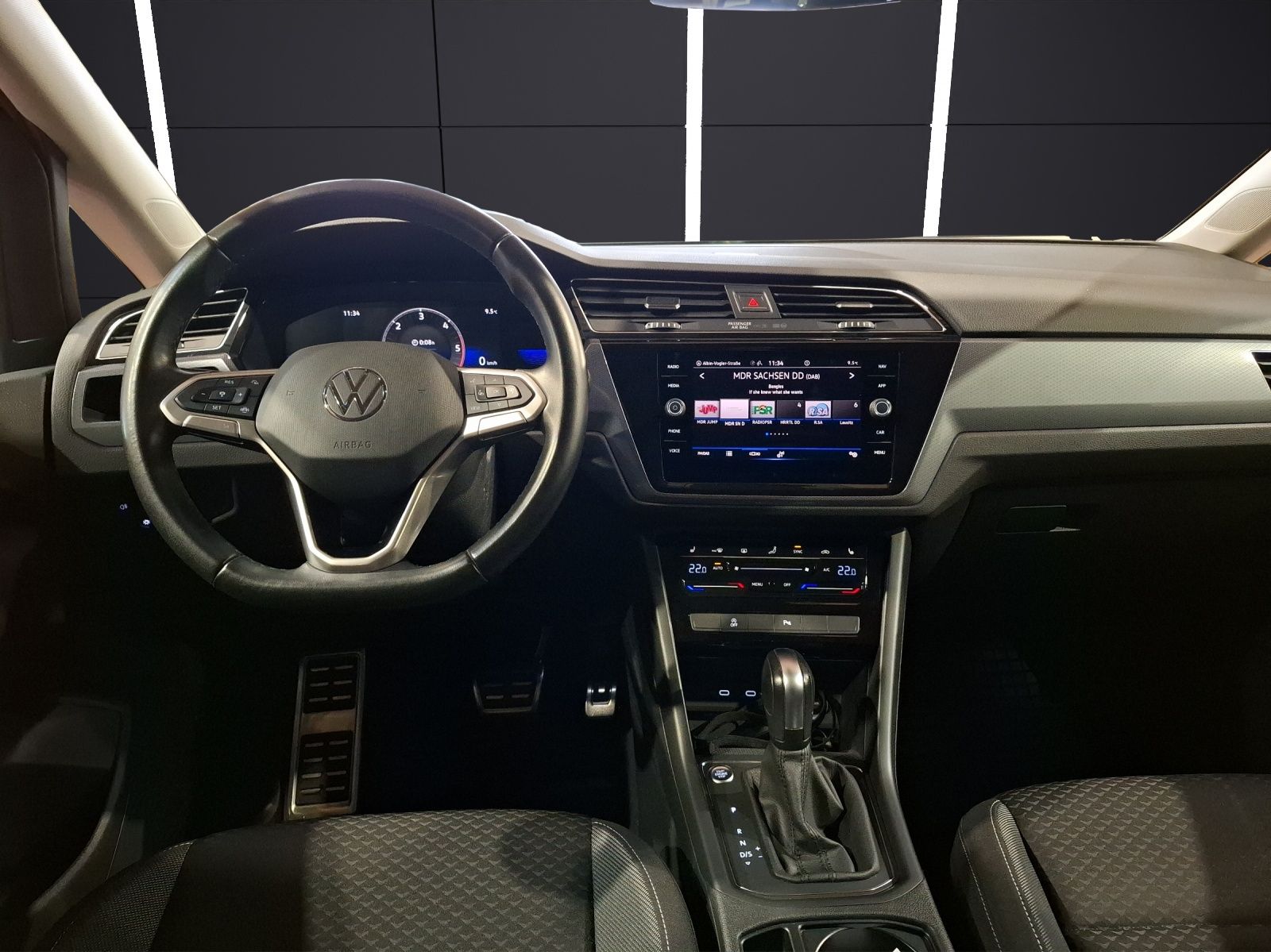 Fahrzeugabbildung Volkswagen Touran TDI Active DSG 7-Si. LED Navi AID ACC SH