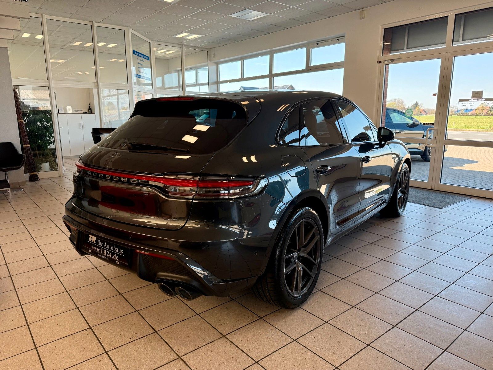 Fahrzeugabbildung Porsche Macan T Burmester/ACC/Panorama/Keyless/APPROVED