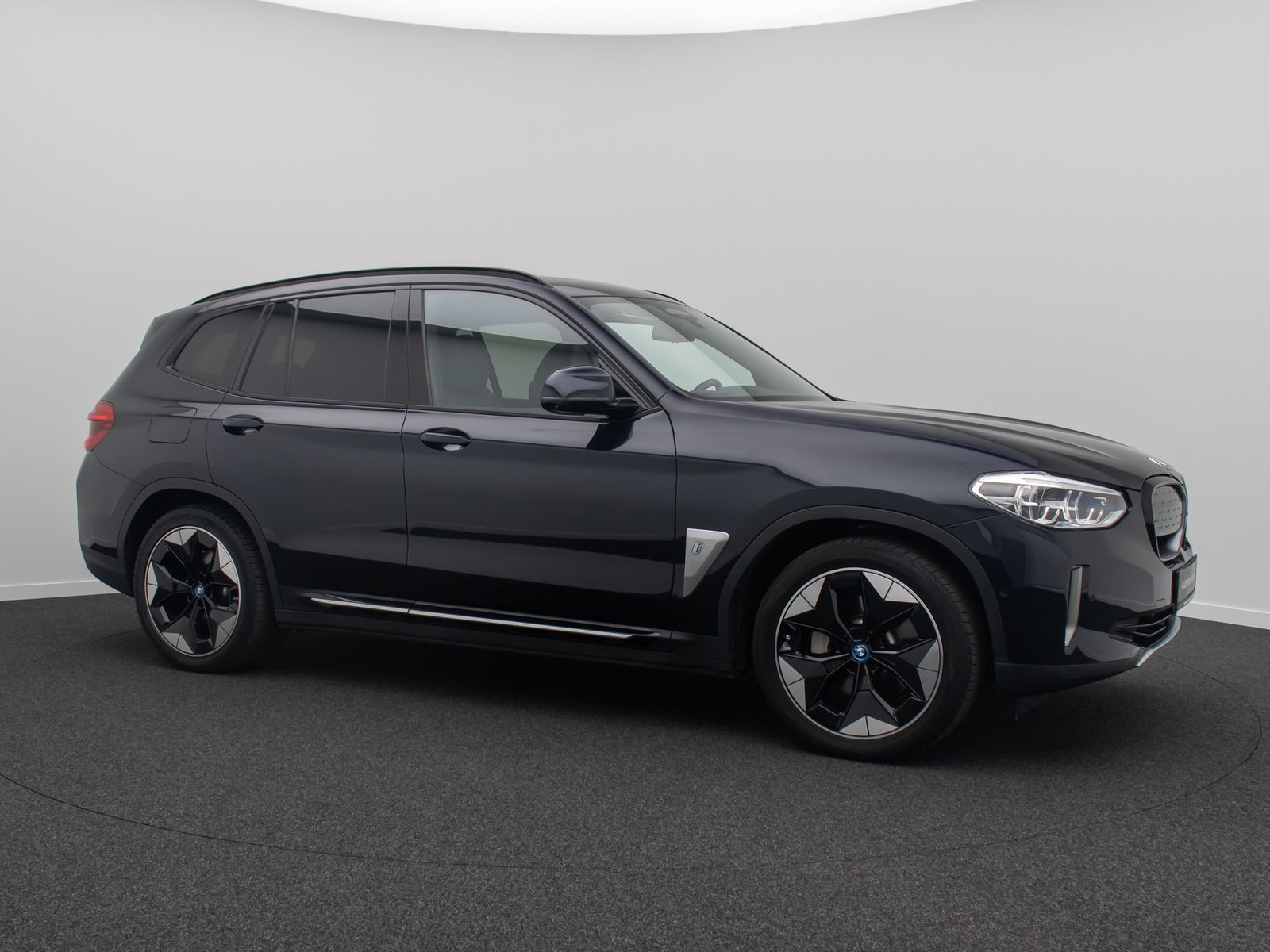 Fahrzeugabbildung BMW iX3 Impressive Alarm H/K 360°HUD Komfort Panoram