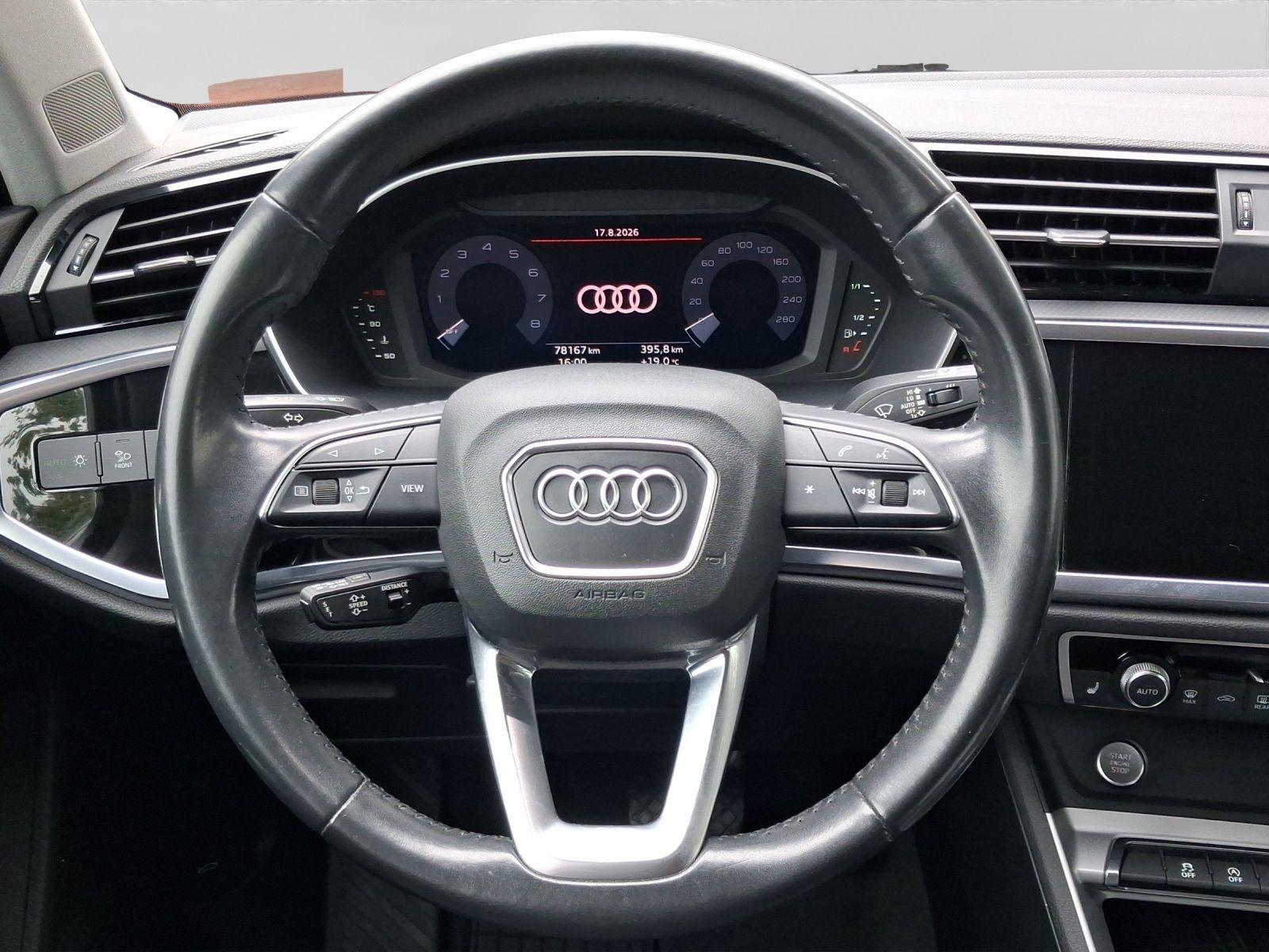 Audi Q3 45 TFSI Q AHK PANO MATRIX BuO NAVI+