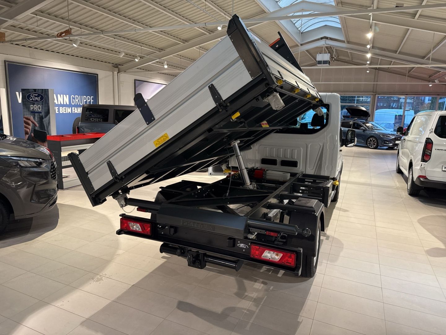 Fahrzeugabbildung Ford Transit Pritsche 350 L2 *DREISEITENKIPPER* 155 P