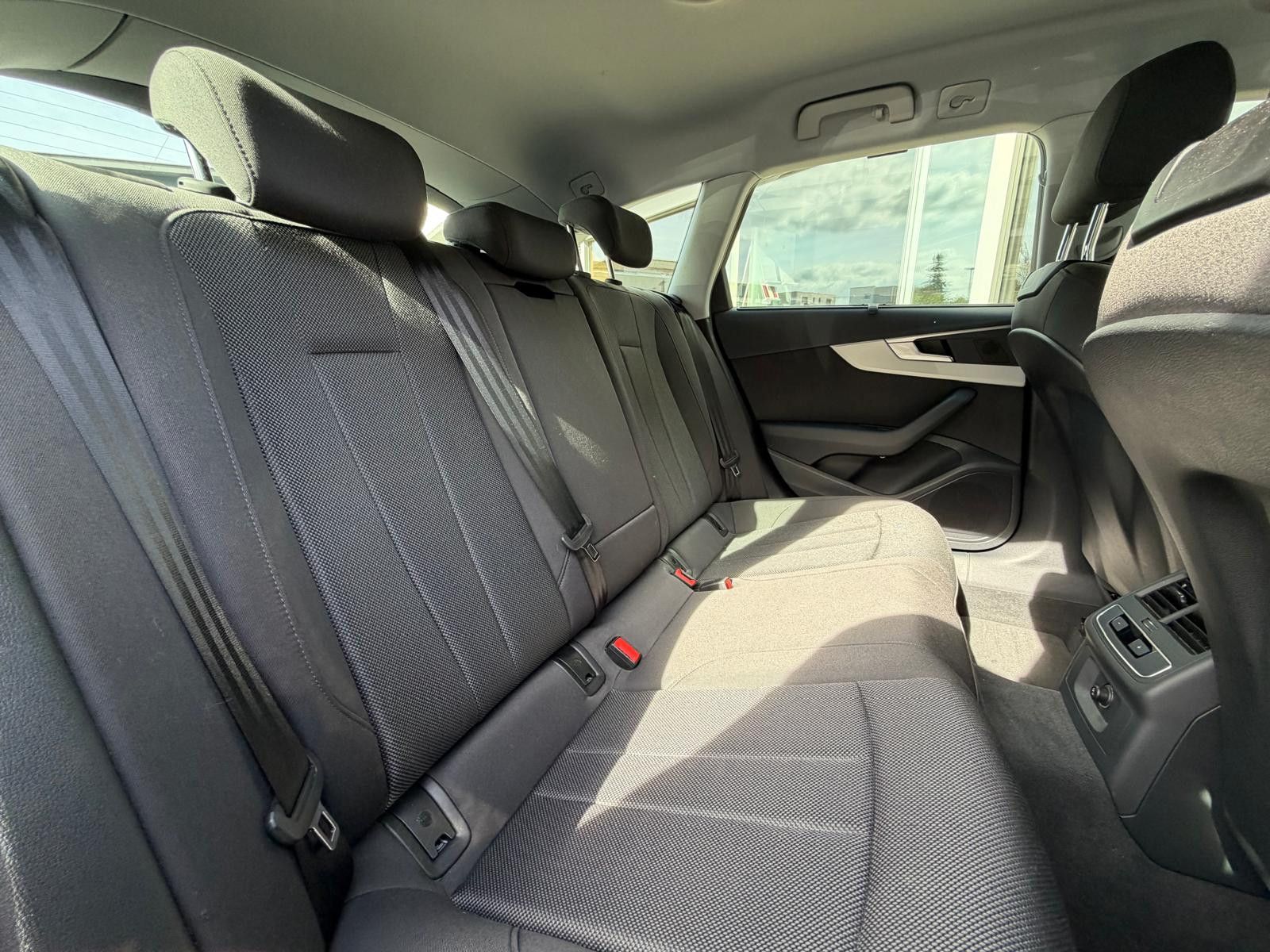 Fahrzeugabbildung Audi A4 Av 40 TFSI S-Tr Advanc LED+NAVI+SHZ+TEMP+17"