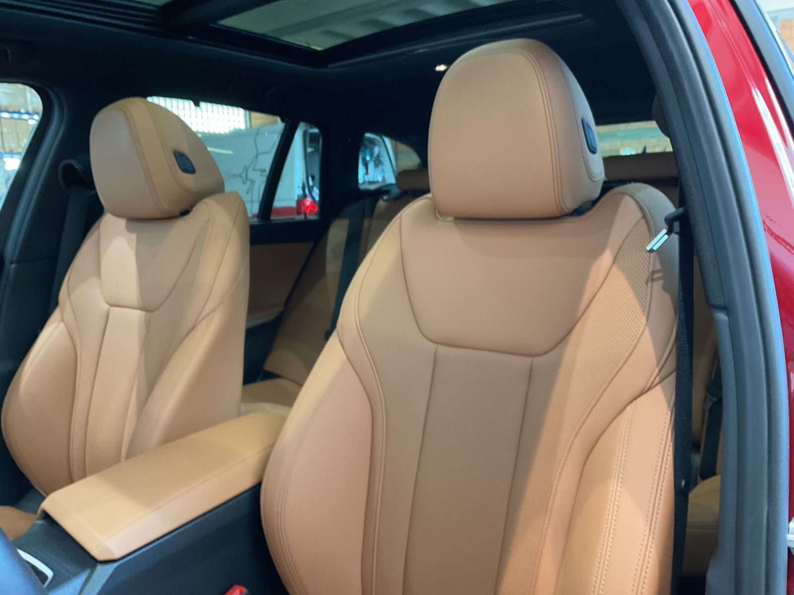 Fahrzeugabbildung BMW 330i xDrive M Sportpaket | Panorama-Glasdach | H