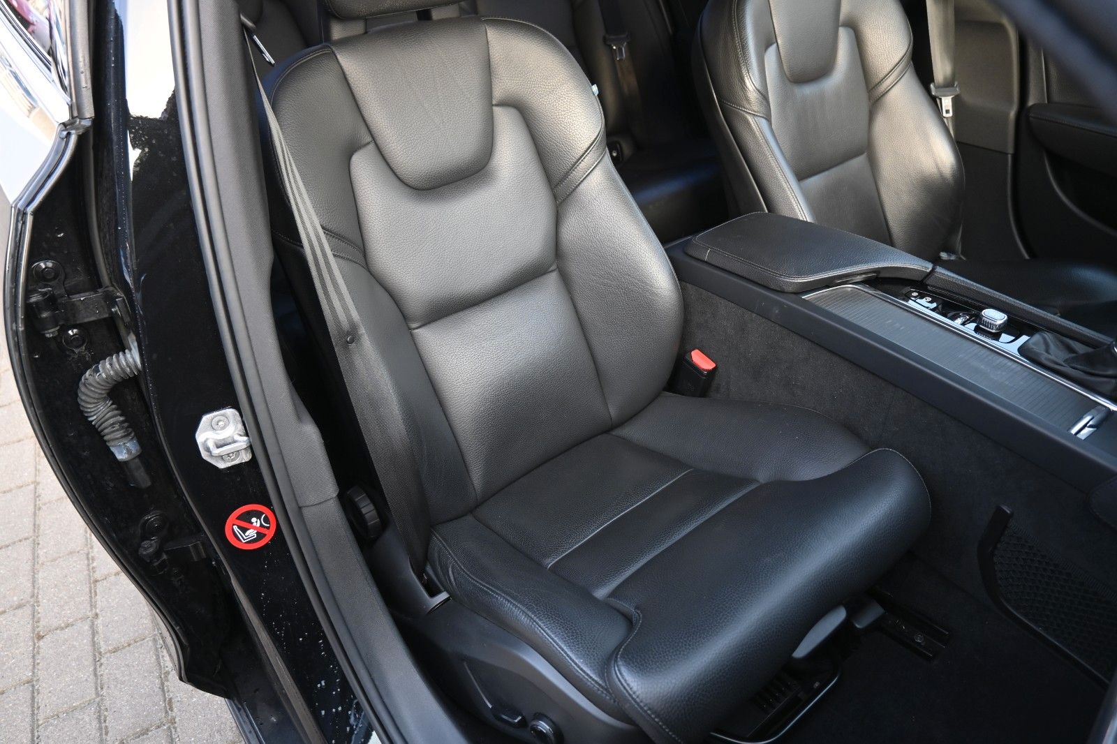 Fahrzeugabbildung Volvo S 90 T5 Lim*Mom*LED*Navi*STHZ*Miete*MIETKAUF