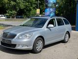 Skoda Octavia 1.2 TSI Family/6-Gang/Euro-5/4x Bereift/ - Skoda Octavia aus 2012 mit Benzin-Antrieb: Kombi, 1.4