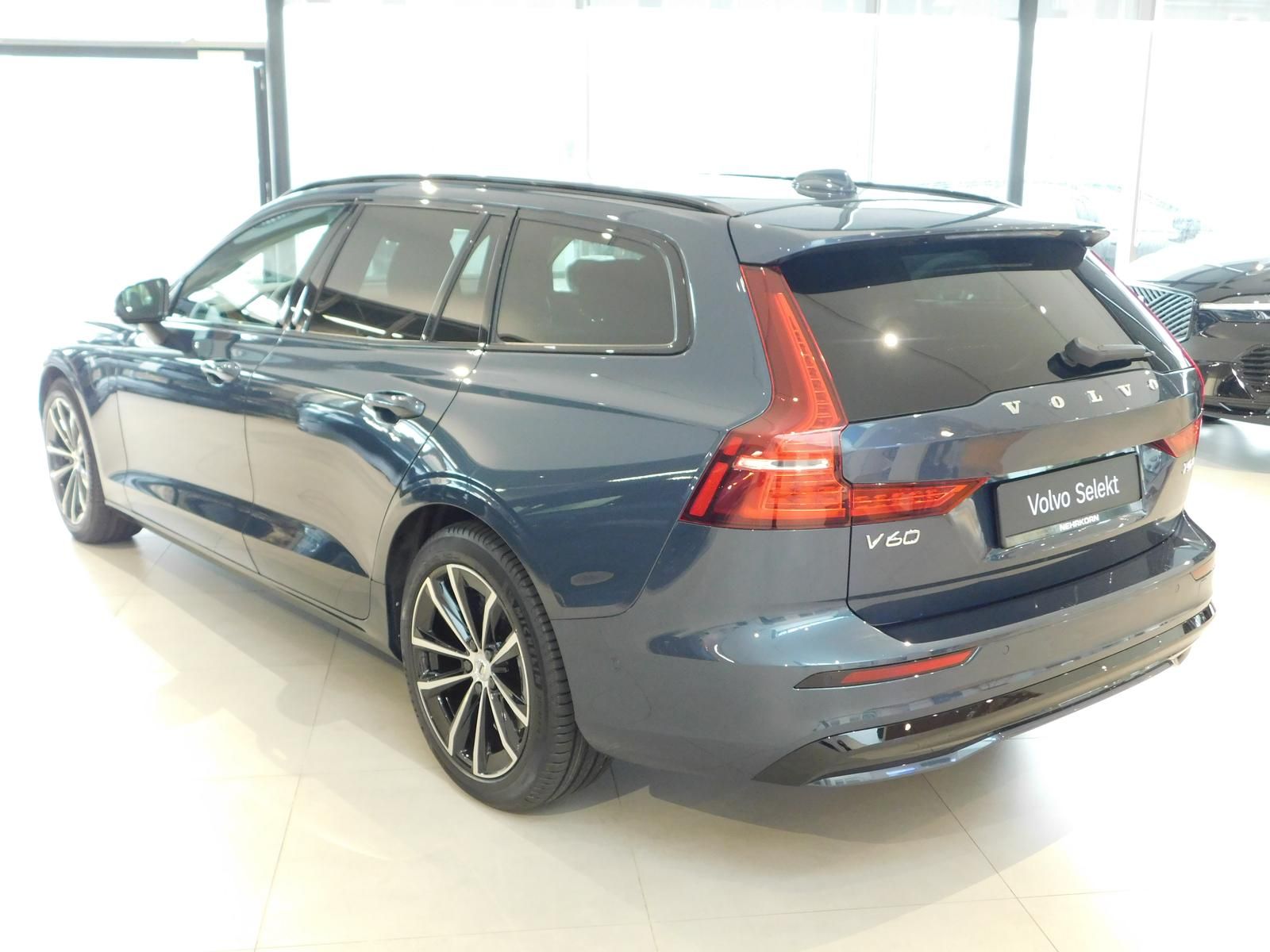 Fahrzeugabbildung Volvo V60 T6 AWD Plus Dark
