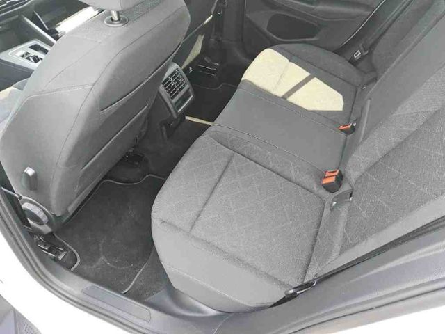 Golf VIII 1.5 eTSI DSG KAMERA+LED+NAVI+ACC+SIHZ+