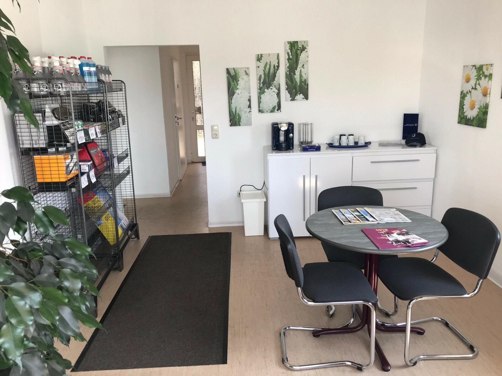 showroom-image-top